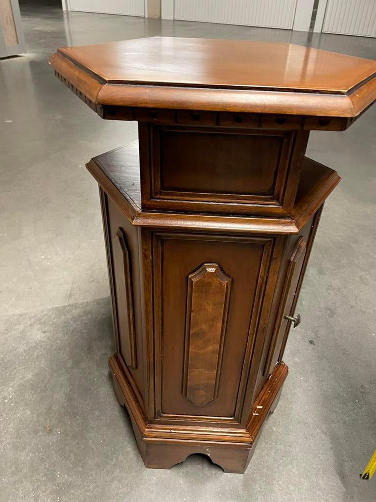 Petit meuble hexagonal en cerisier massif, Enlèvement
