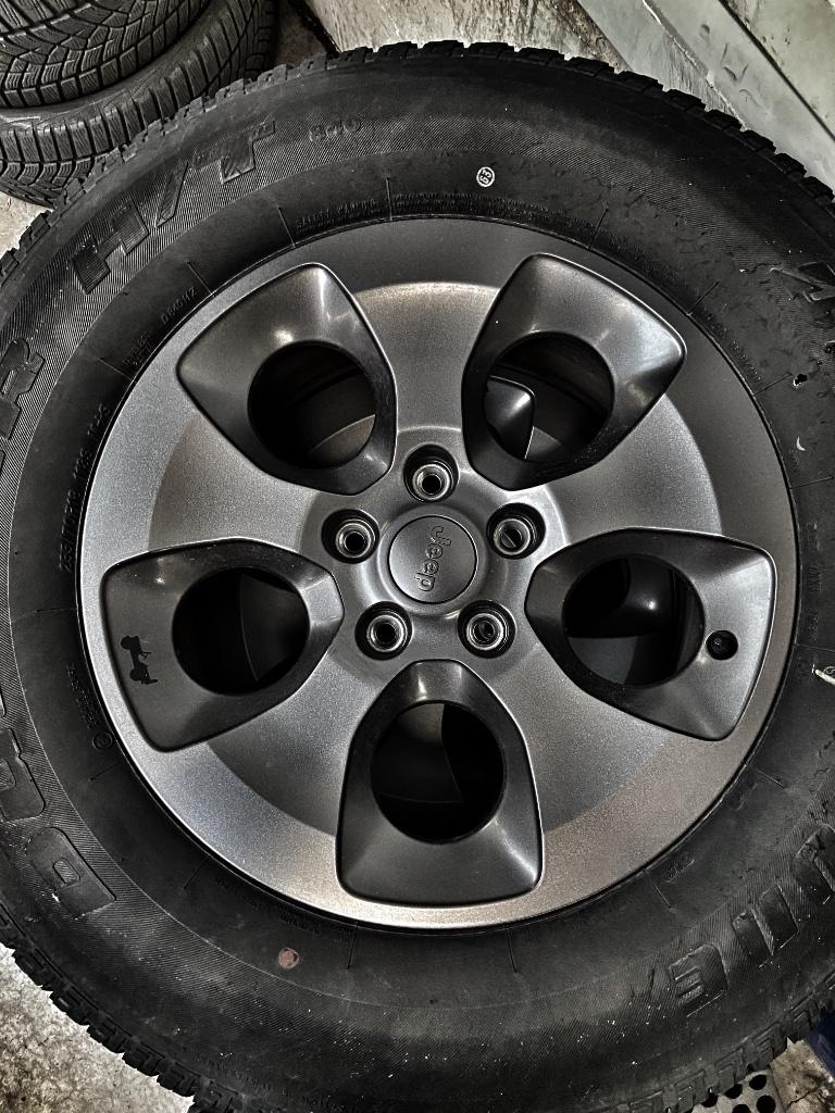 Originele Jeep Wrangler JK wielen met bridgestone all-season, Auto-onderdelen, Banden en Velgen, Ophalen, 18 inch, Gebruikt, 255 mm