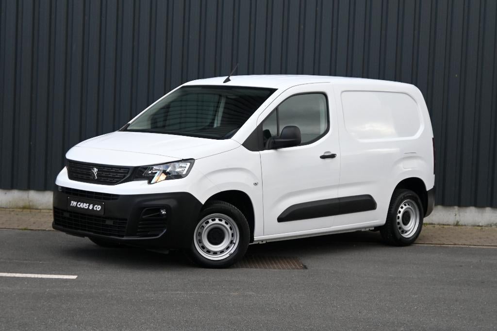 Peugeot Partner 1.2i 3-zit, AC, PDC, Cruise, Bluetooth, Voorwielaandrijving, Stof, 1199 cc, Electronic Stability Program (ESP)