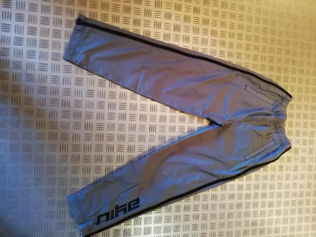 Nike joggingbroek /sportbroek maat 128, Kinderen en Baby's, NIKE, Sport- of Zwemkleding, Ophalen of Verzenden, Zo goed als nieuw