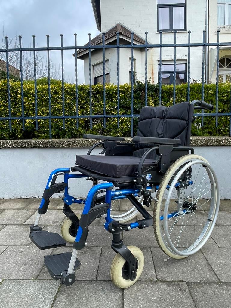 Chaise roulante pliable Vermeiren V 300 état neuf, Divers, Chaises roulantes, Comme neuf, Fauteuil roulant manuel, Pliant, Enlèvement ou Envoi