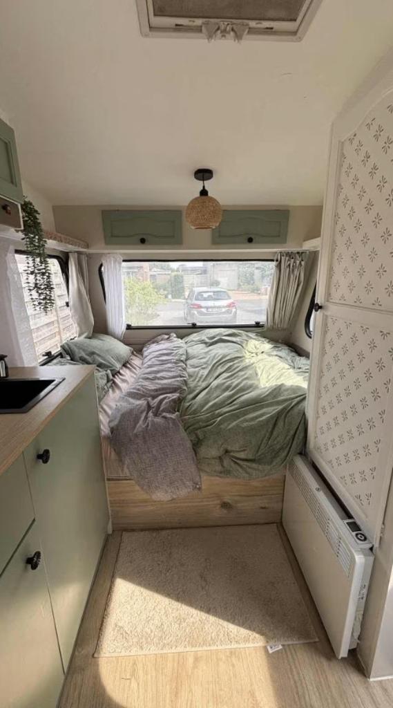 Gerenoveerde caravan 750kg - Adria C350 SLB, 4 à 5 mètres, Poêle, Particulier, Adria