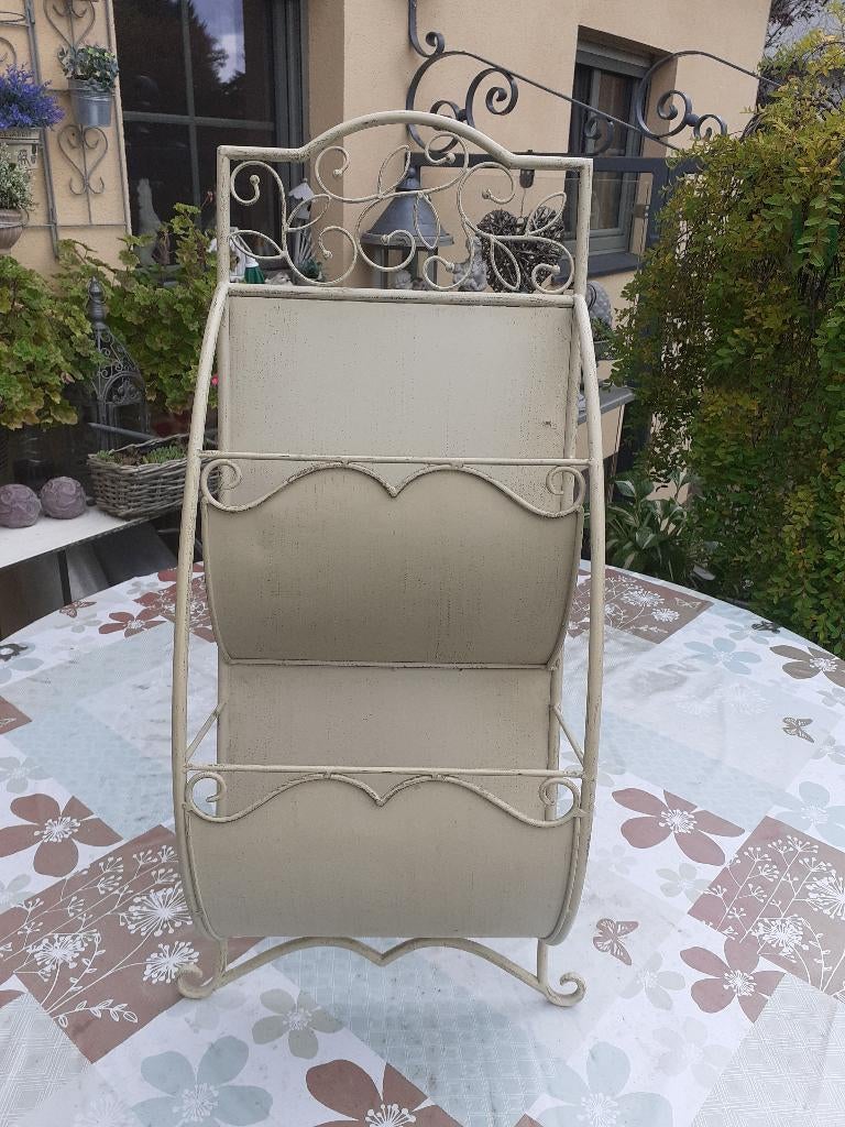 A vendre un porte-revues en métal., Maison & Meubles, Enlèvement, Comme neuf