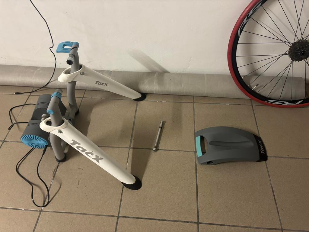 Tacx flow rollentrainer met bijhorende wiel, Ophalen