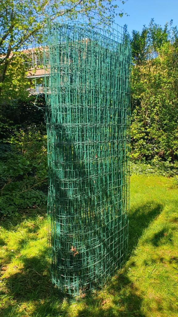 Lot clôture : Grillage 18m + 10 poteaux, Enlèvement, Bois