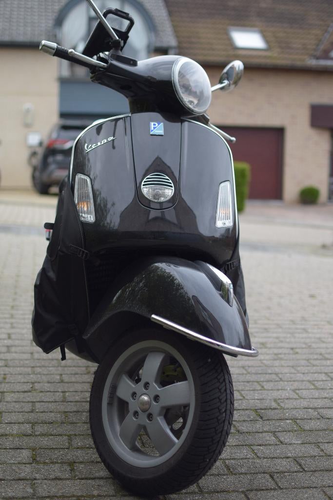 Vespa GTS 125 Zwart/Beige - Topstaat - Incl. beenkleed, Ophalen, Gebruikt, Overige modellen, 125 cc