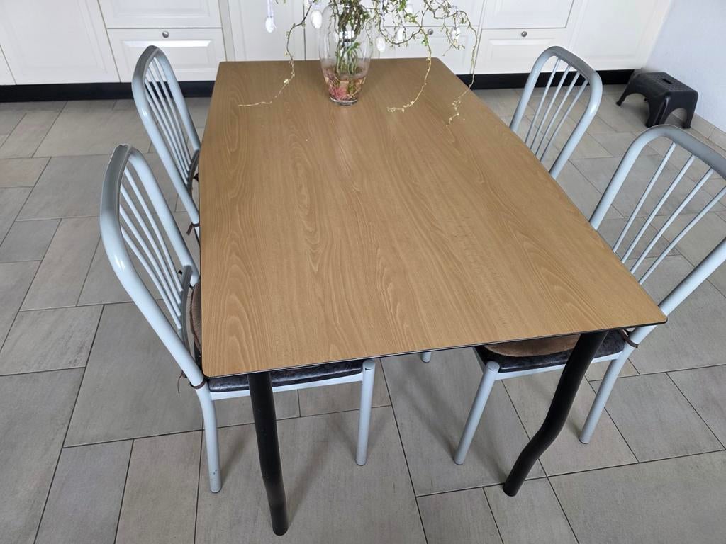 Keukentafel en 4 stoelen 140 x 90 cm, Ophalen