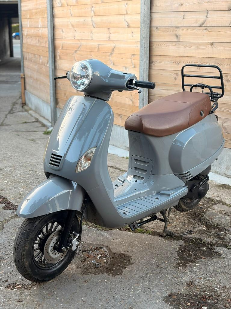 Neco azurro a klasse, Fietsen en Brommers, Ophalen, Klasse A (25 km/u), Zo goed als nieuw, Benzine