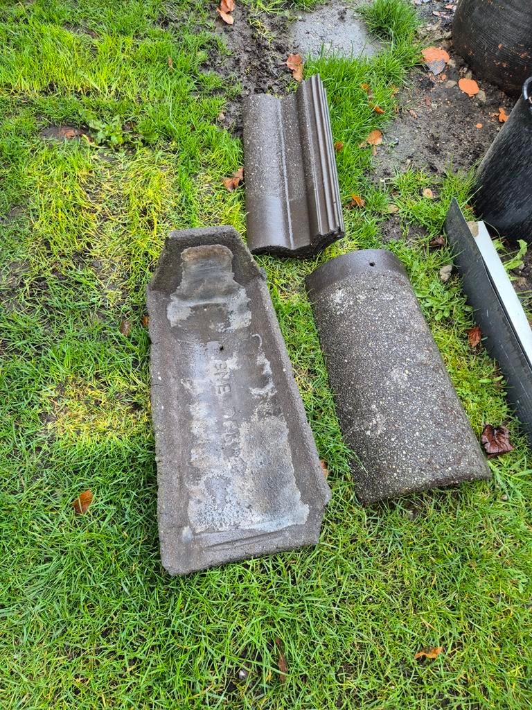 Dakpannen rbb neroma  nokpann en eindnok, Doe-het-zelf en Bouw, Ophalen, Grijs, Dakpannen