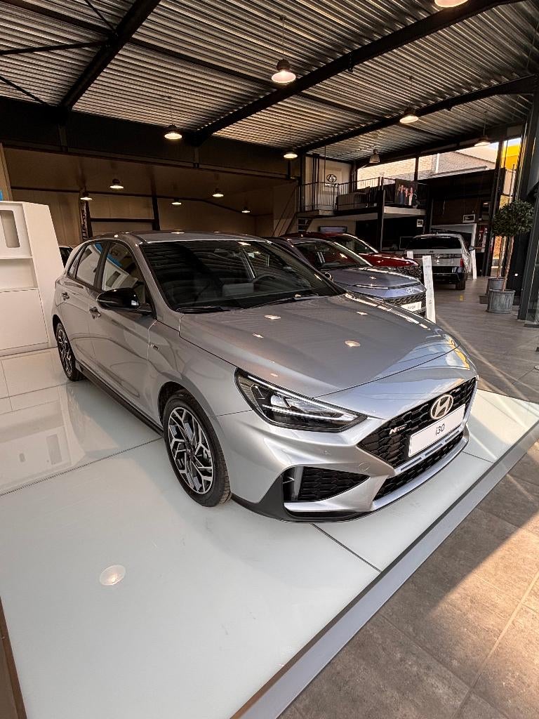 Hyundai i30 1.0 T-GDi Techno N-Line MY26 direct beschikbaar!, Auto's, Voorwielaandrijving, Stof, Bedrijf, 133 g/km