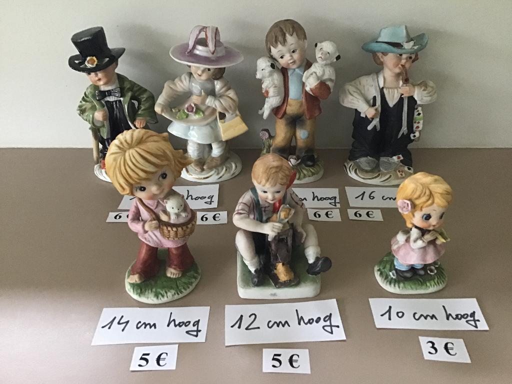 20 tal beeldjes in porselein aan spotprijzen, Antiek en Kunst, Ophalen of Verzenden