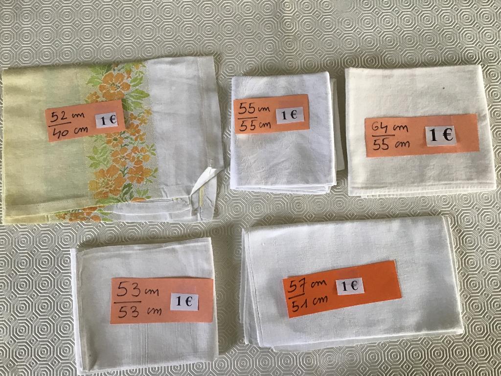 11 nappes pour seulement 1 euro par nappe, Maison & Meubles, Nappes, Enlèvement ou Envoi, Comme neuf