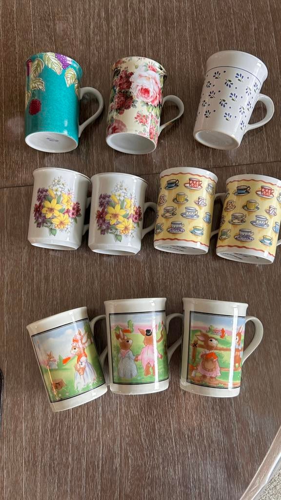 10 tasses en porcelaine assorties — colorées et ludiques, Enlèvement ou Envoi, Utilisé, Autres styles, Porcelaine