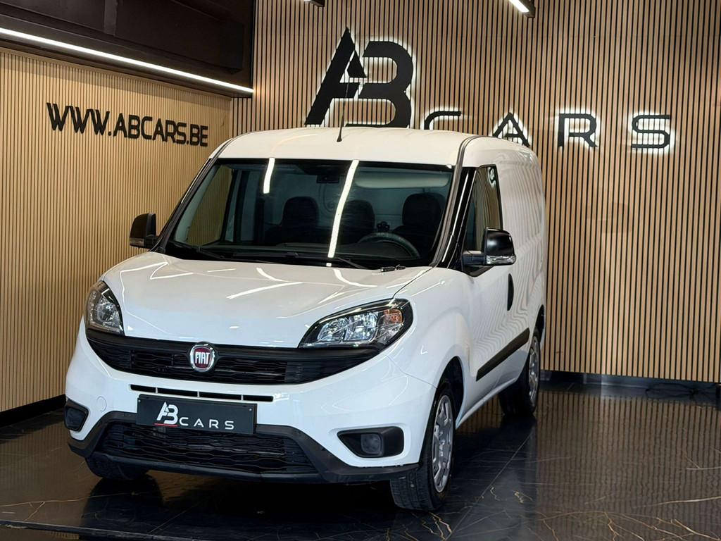 Fiat Doblò 1.4i * UTILITAIRE * 1ER PROPRIETAIRE *, Auto's, Stof, Gebruikt, 4 cilinders, 95 pk