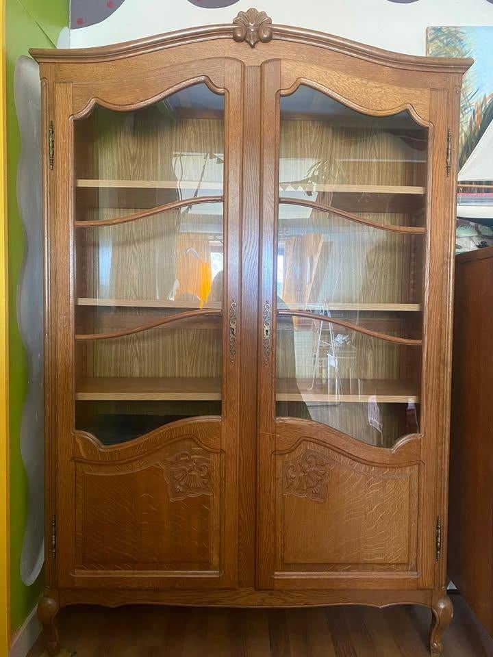 Massief eiken vitrinekast Louis XV stijl – perfecte staat, Antiek en Kunst, Ophalen