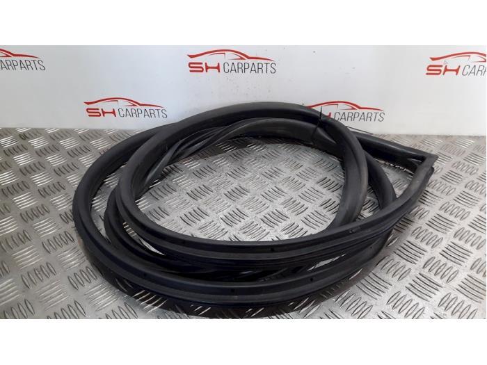 Joint caoutchouc portière 2portes droite d'un Ford Fiesta, -, 3 mois de garantie, -, -