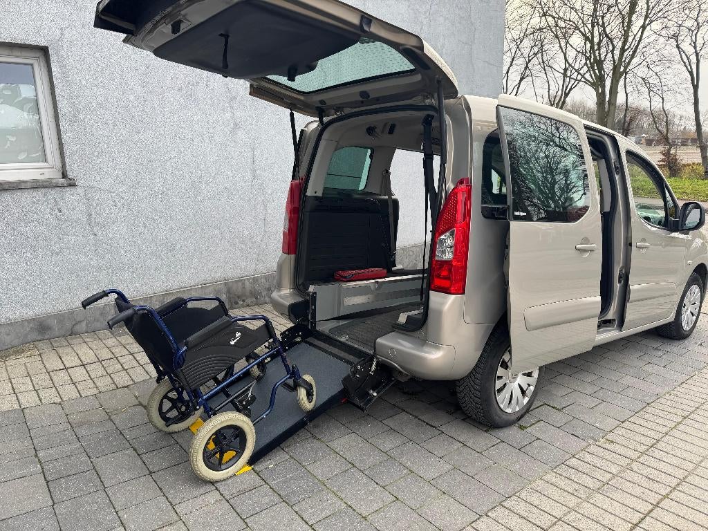 Fauteuil roulant CITROËN BERLINGO 1.6 DIESEL 2010 TPMR PMR, Autos, Entreprise, Boîte manuelle, Entretenue par le concessionnaire