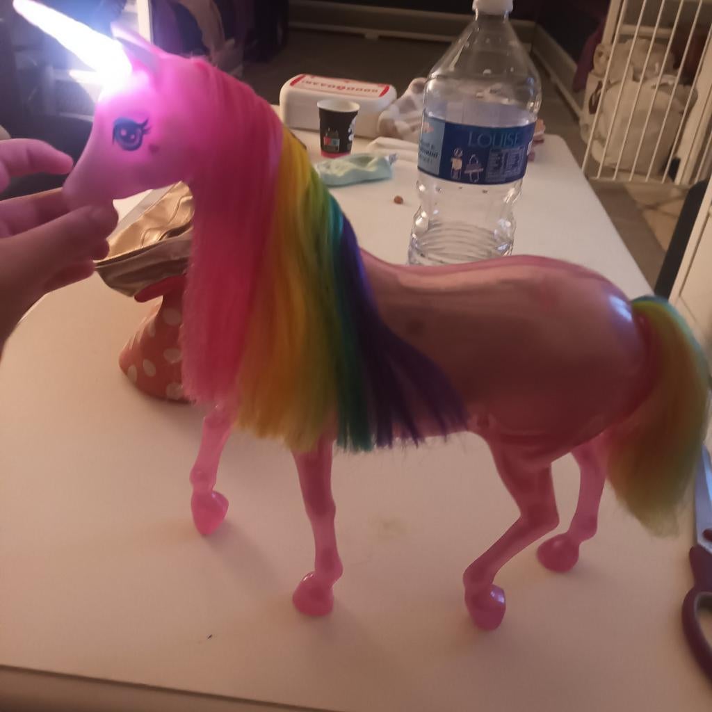 1 Unicorn Barbies works Eenhoorn licht op, Ophalen