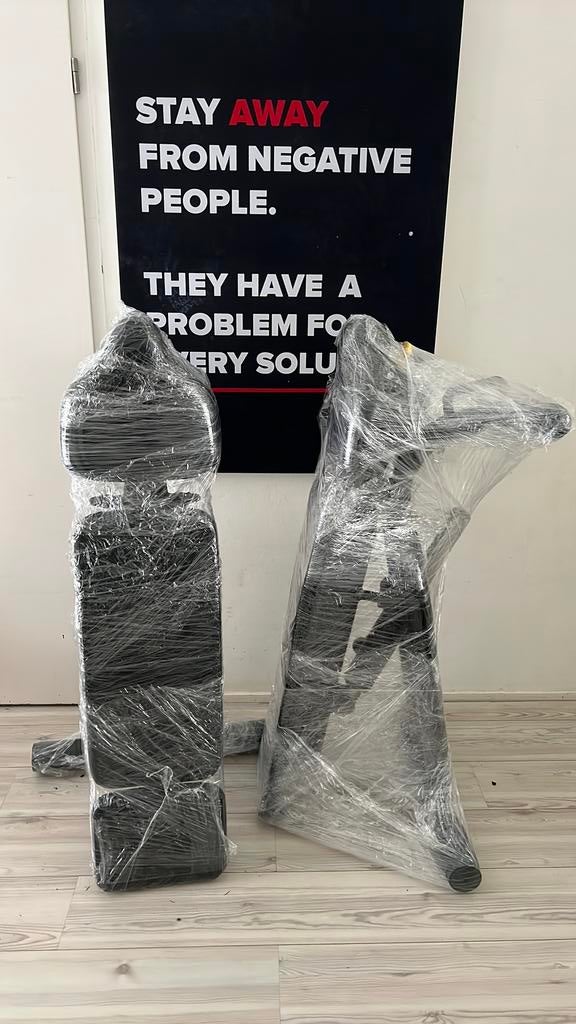 Technogym PA04 verstelbare bank (NIEUW), Enlèvement ou Envoi, Neuf, Bras, Banc d'exercice