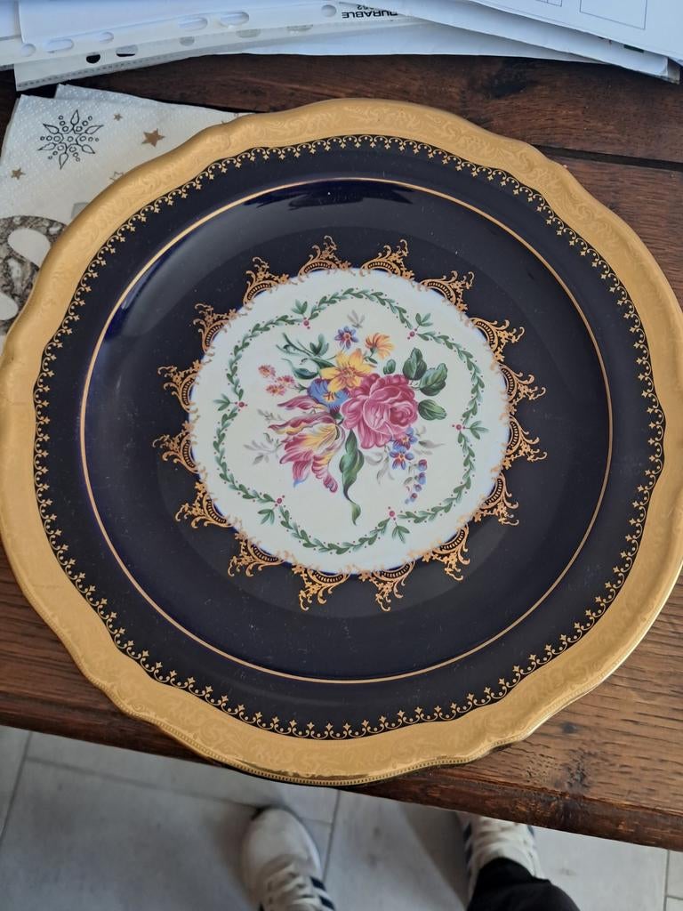 3 assiettes limoges castel bleu incruste or, Enlèvement