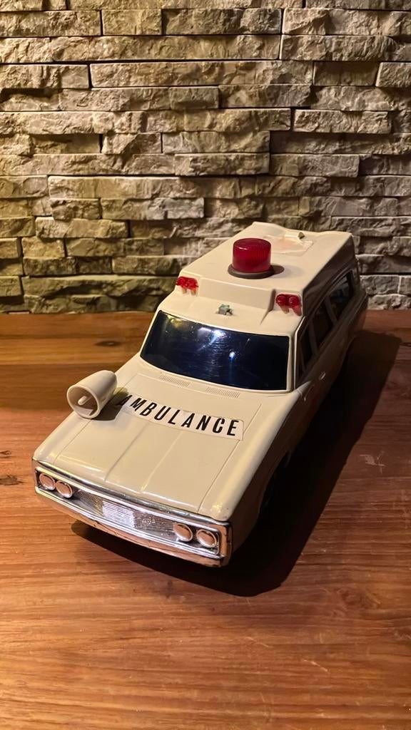 Ambulance Japan, Collections, Jouets, Utilisé, Enlèvement ou Envoi