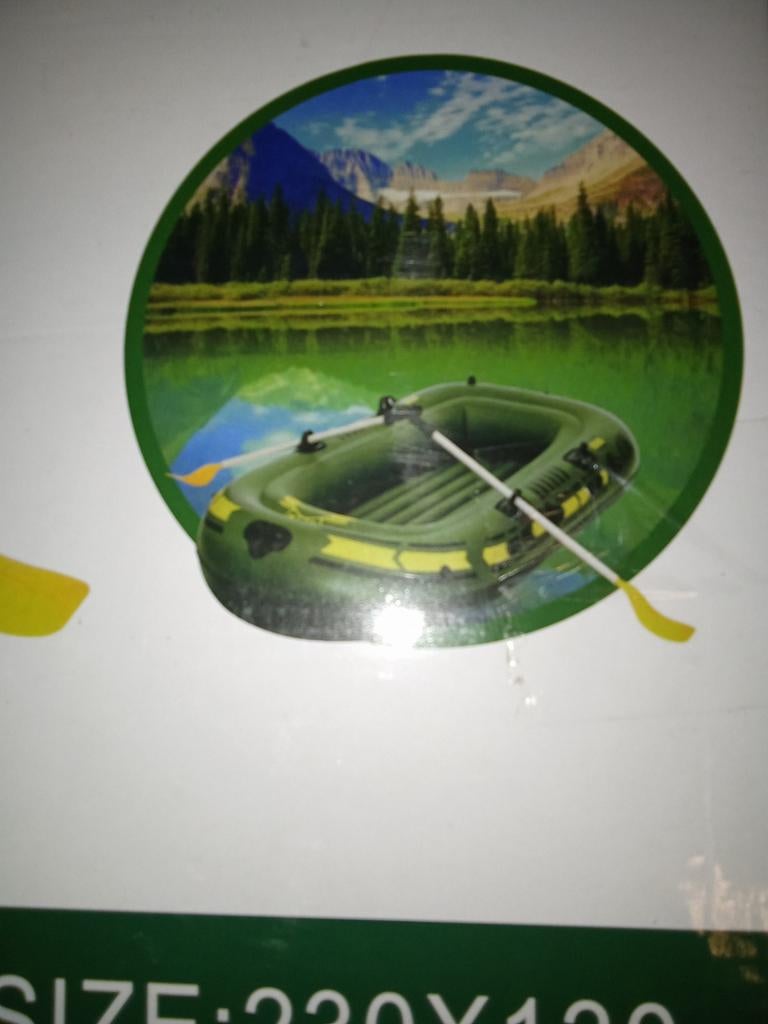 Vend  bateau pneumatique jamais servi dans son emballage 70€, Watersport en Boten, Roeiboten