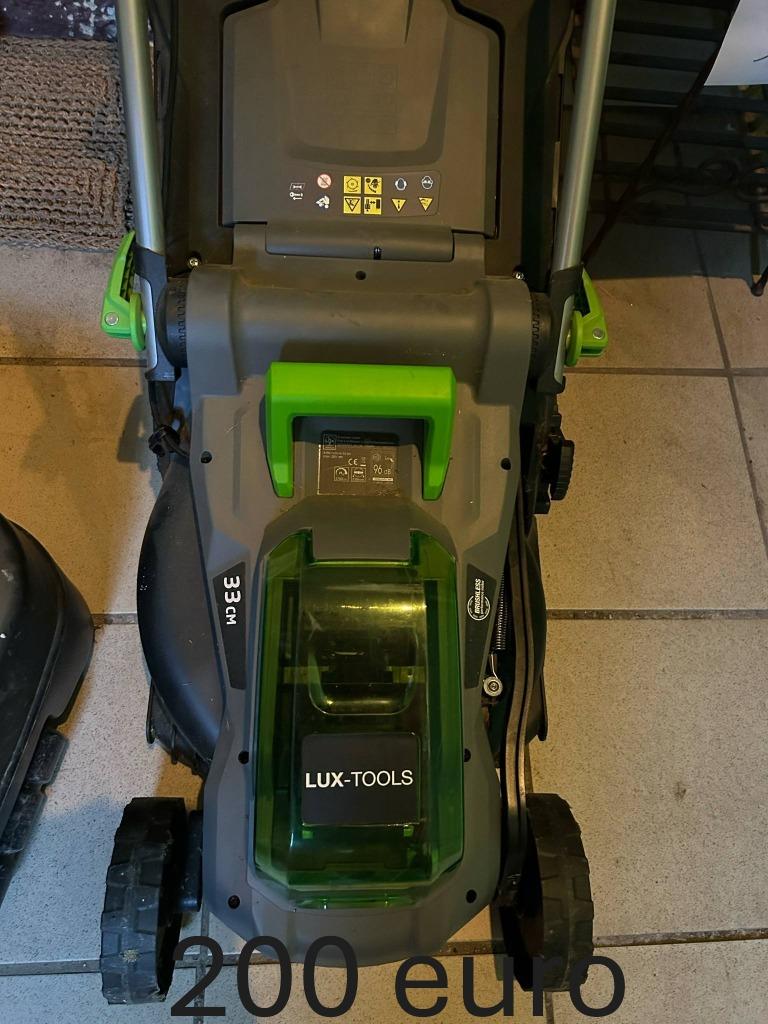 tondeuse a gazon a batterie + 2 batterie, Ophalen, Accu-grasmaaier, Zo goed als nieuw, Opvangbak