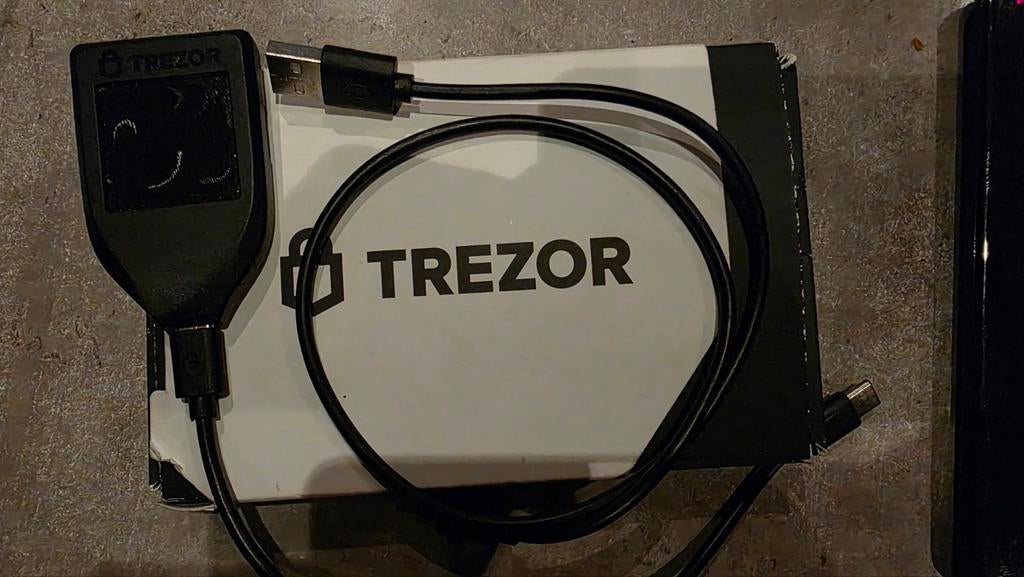 Crypto Hardware Wallet - Trezor model T, Computers en Software, Ophalen of Verzenden, Zo goed als nieuw