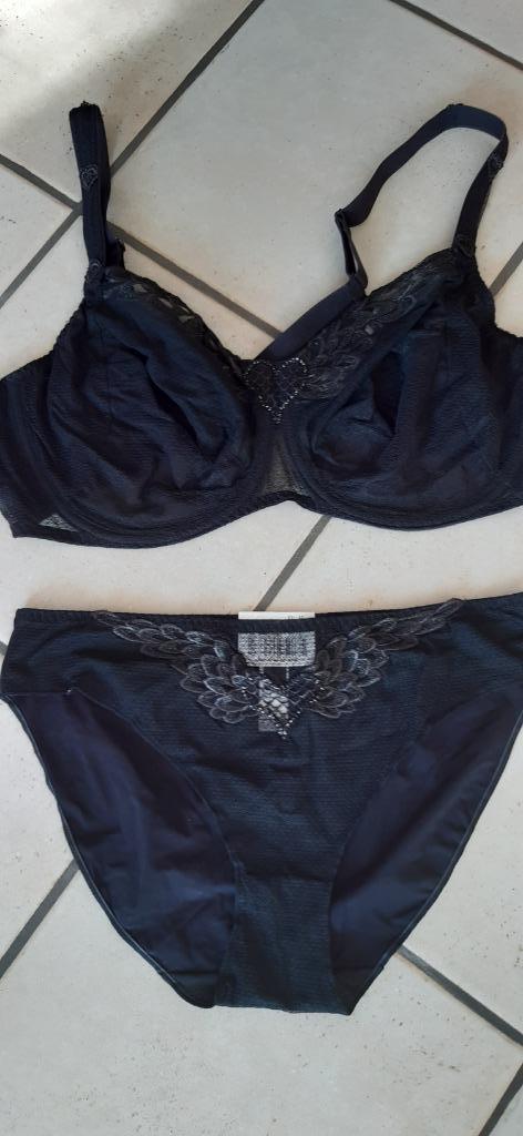 Lingerie de luxe. Louise BRACQ. NEUF! Soutien +slip, Vêtements | Femmes, Sous-vêtements & Lingerie, Ensemble, Noir, Enlèvement ou Envoi
