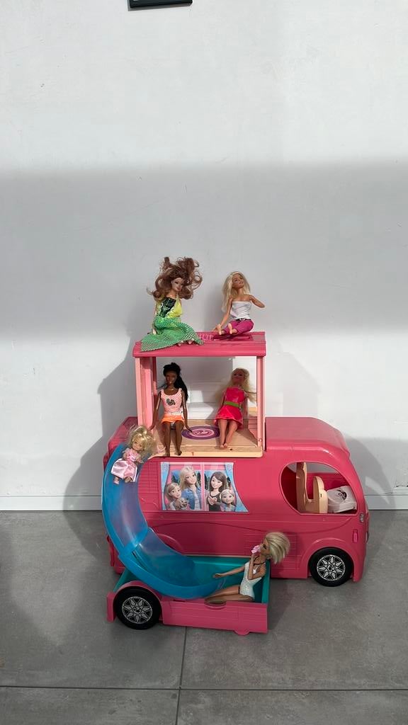 Barbie dorp, Enfants & Bébés, Jouets | Poupées, Barbie, Enlèvement
