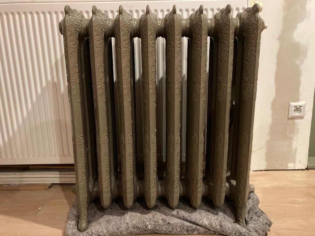 Radiateur CV en fonte rustique, Bricolage & Construction, Chauffage & Radiateurs, Comme neuf, Radiateur, 800 watts ou plus, 30 à 80 cm