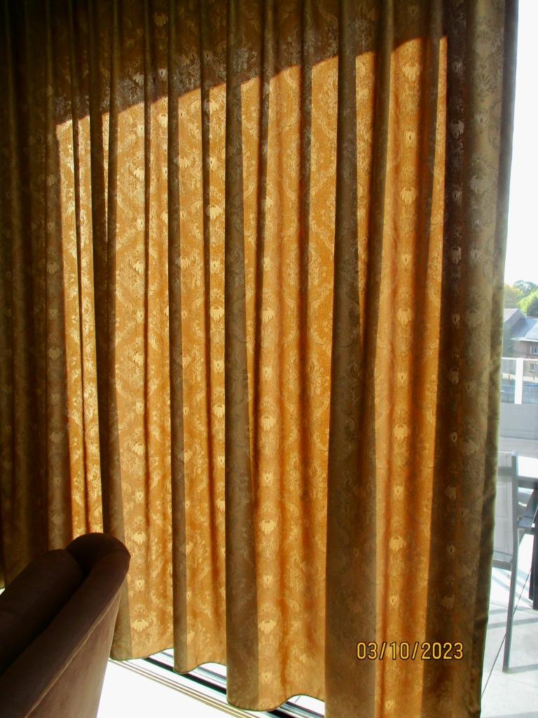 Overgordijnen (draperies) bruin met motief, Huis en Inrichting, Stoffering | Gordijnen en Lamellen, Zo goed als nieuw, 200 cm of meer