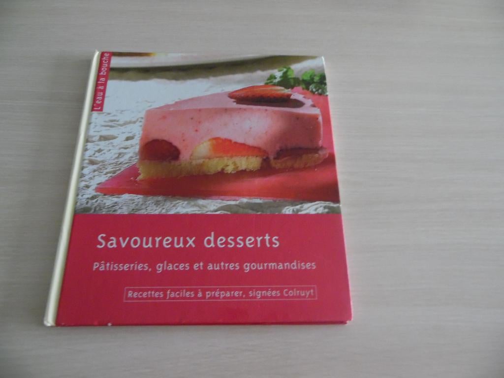 SAVOUREUX DESSERTS       COLRUYT, Livres, Livres de cuisine, Comme neuf, Gâteau, Tarte, Pâtisserie et Desserts, Europe, Enlèvement ou Envoi