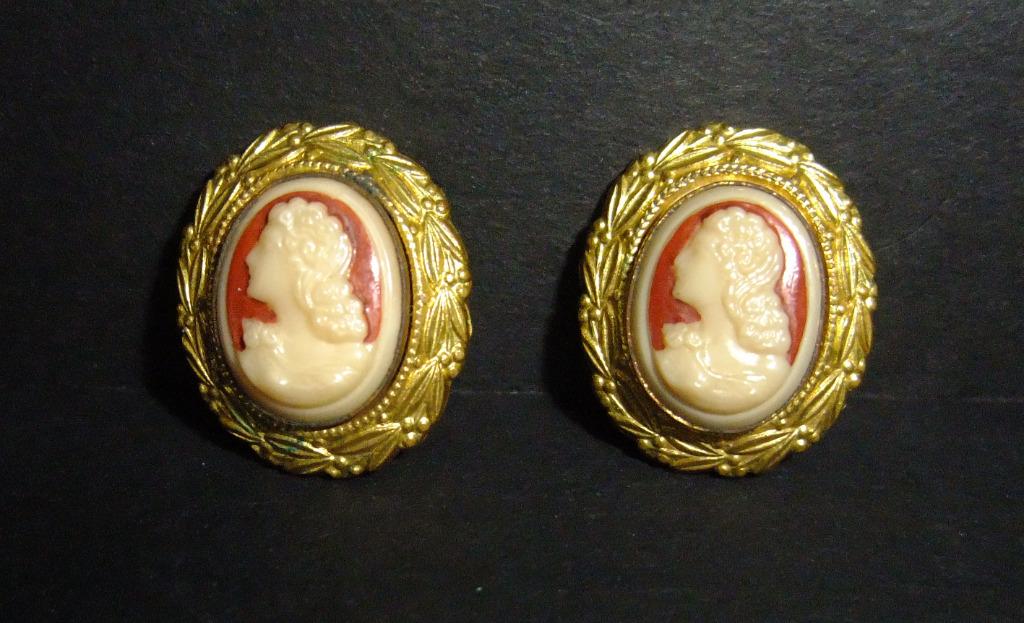 Echte vintage clip-on oorbellen met cameo / camee, Ophalen of Verzenden, Gebruikt