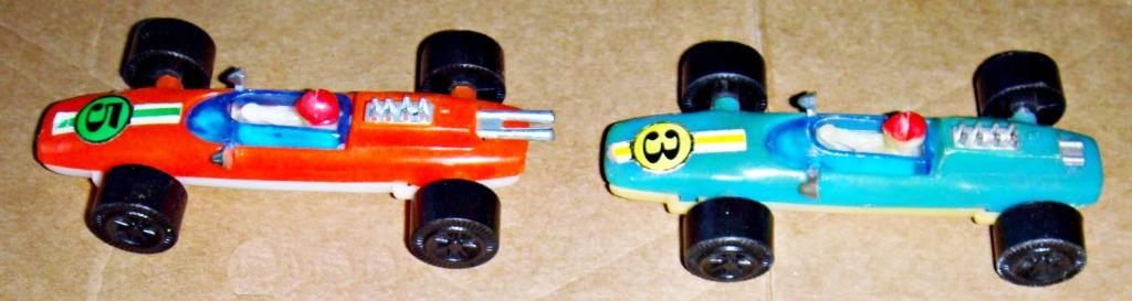 2 X Formule 1 Milkana, vintage, en plastique, Enlèvement ou Envoi, Utilisé, Voiture, Autres marques