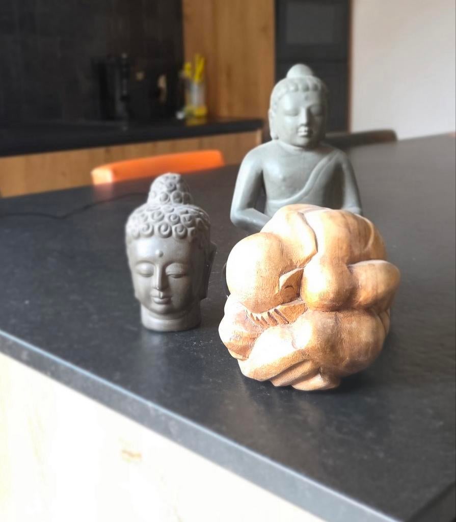 3 statues de Bouddha, Enlèvement