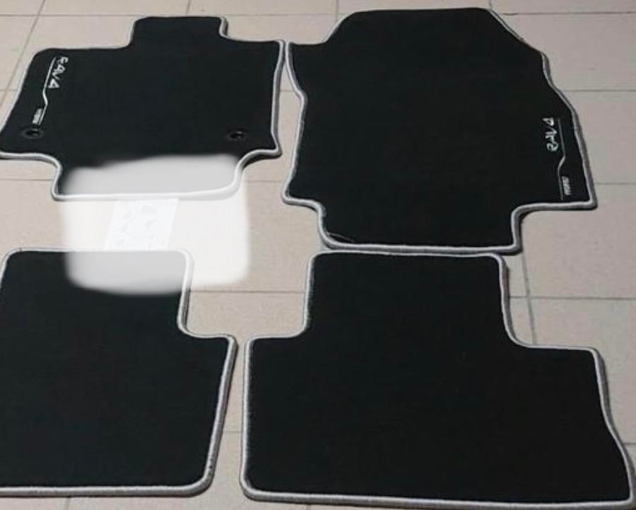 Tapis Toyota rav4 modèle 2022 (( ensemble)), Ophalen, Zo goed als nieuw