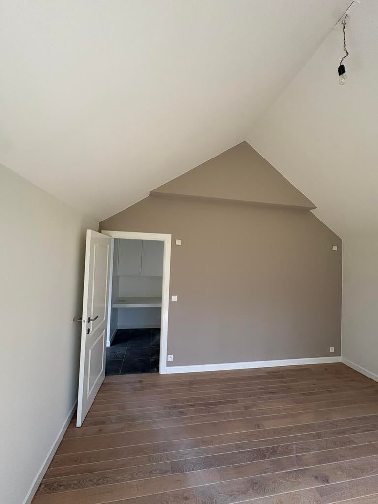 Schilderwerken N-1, Diensten en Vakmensen, Schilders en Behangers