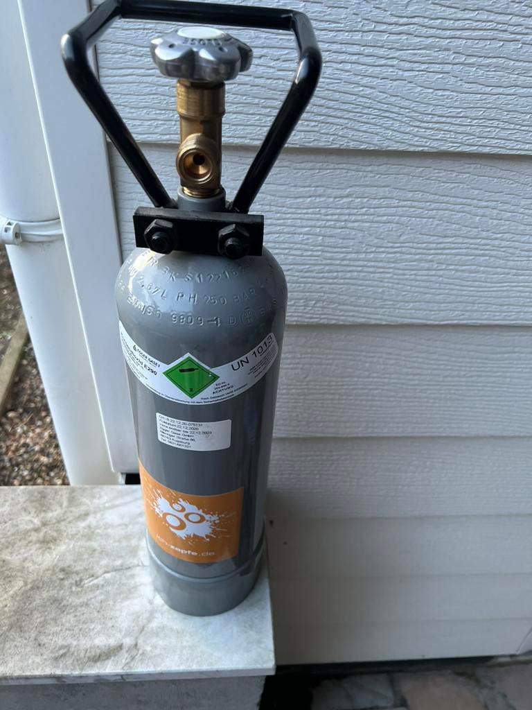 2x fles co2 2kg, Dieren en Toebehoren, Vissen | Aquaria en Toebehoren, Ophalen, Zo goed als nieuw