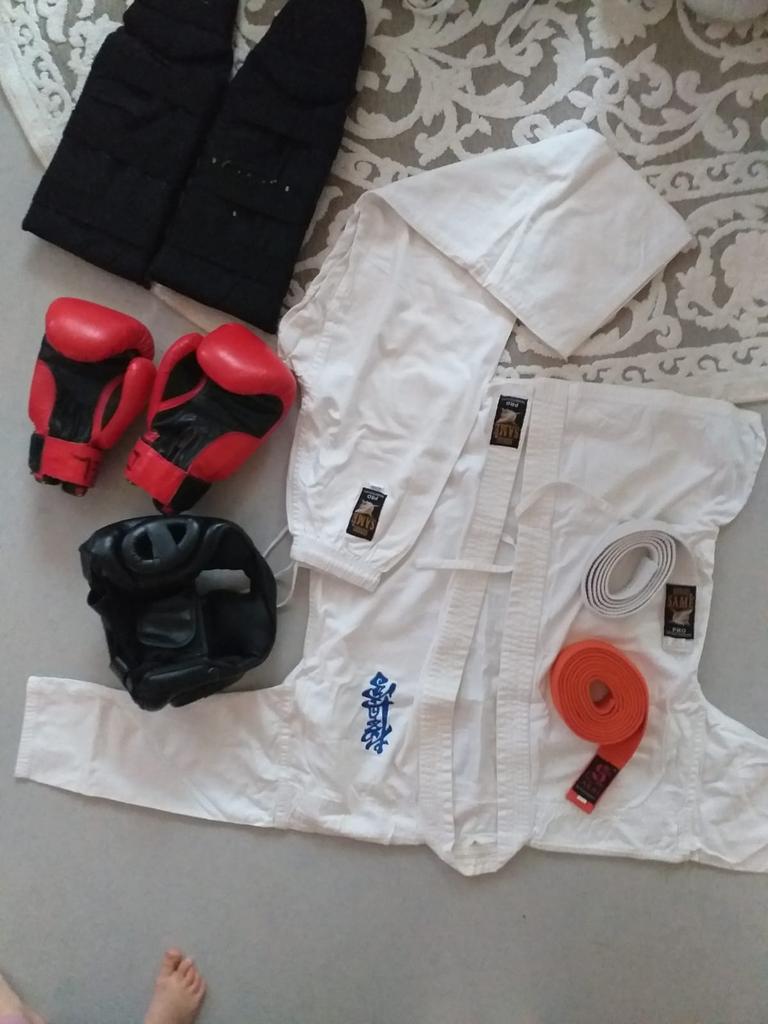 Kimono karate ultra complet etat neuf, Sport en Fitness, Ophalen, Zo goed als nieuw