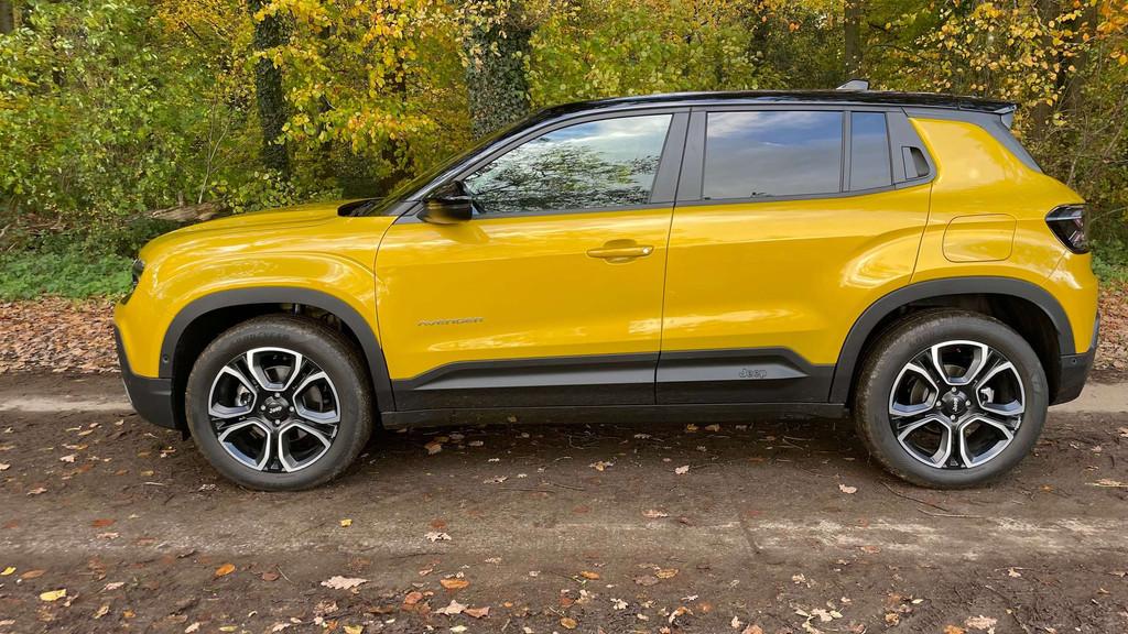 Jeep Avenger 54 kWh Summit cuir garantie poss 07/2029Prix tv, Auto's, Jeep, Gebruikt, Zwart, Overige kleuren, Parkeersensor