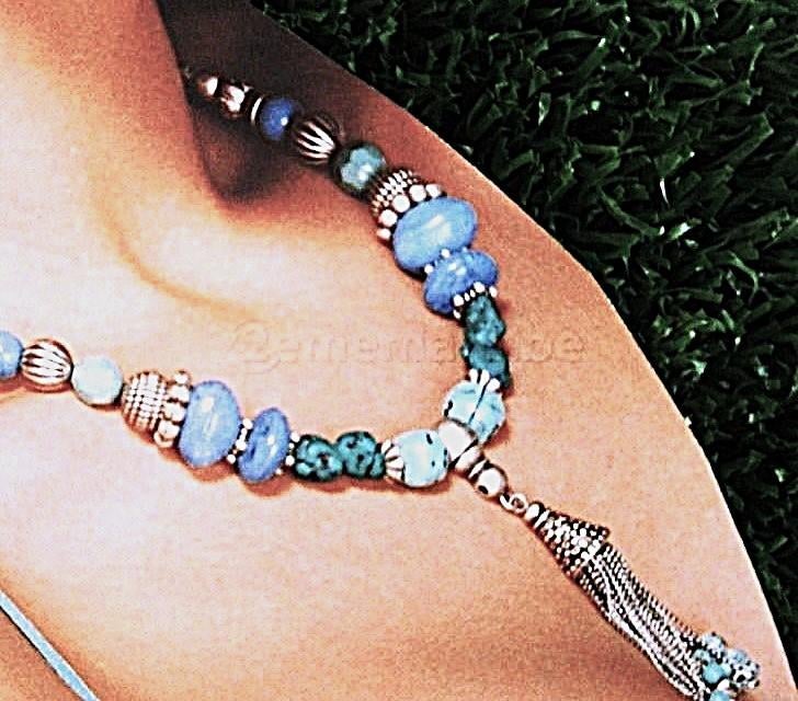 AVON : Beau collier, teinte bleue, Bijoux, Sacs & Beauté, Colliers, Enlèvement ou Envoi, Neuf, Bleu, Autres matériaux