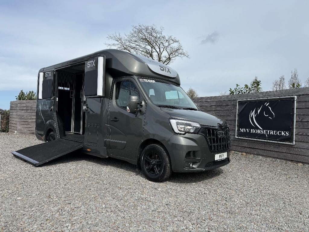 RENAULT | HORSETRUCK | 2023 | STX | STALLION 5XL | 69d KM, Dieren en Toebehoren, Ophalen, Zo goed als nieuw, Overige materialen