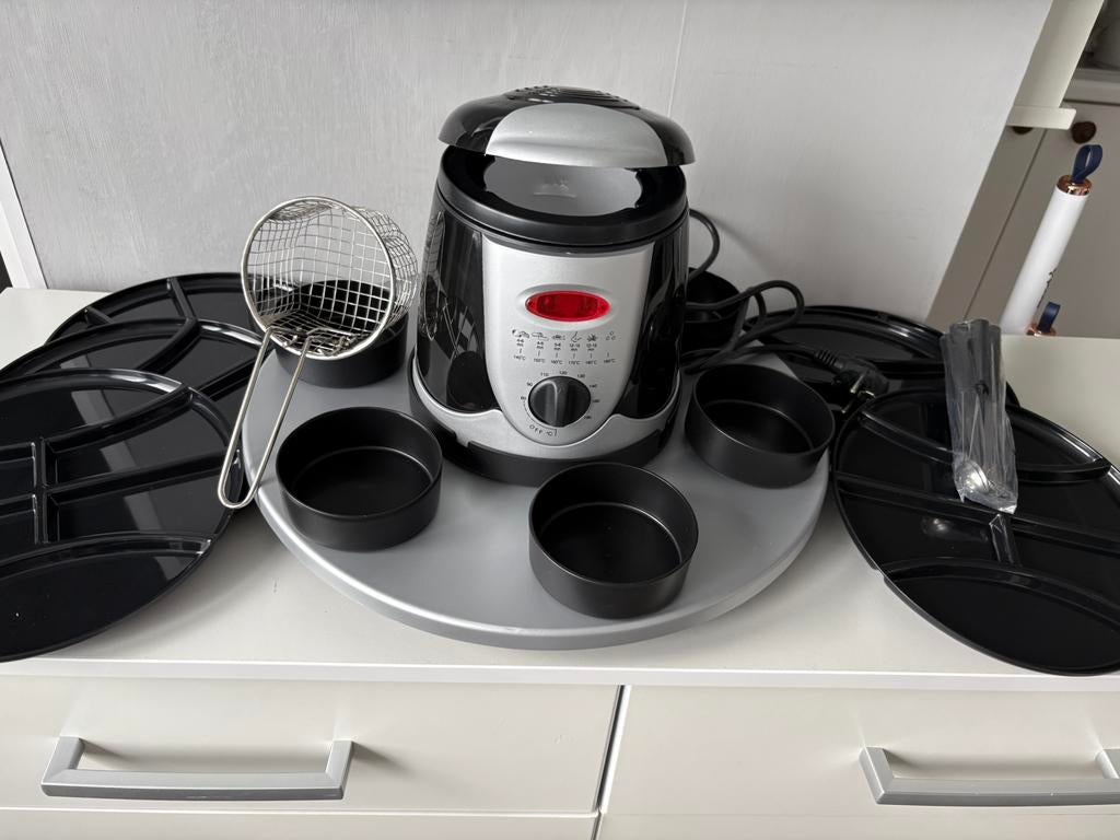 Kleine friteuse/fondue en accessoires (nieuwstaat), Elektronische apparatuur, Frituurpannen, Ophalen of Verzenden, Nieuw