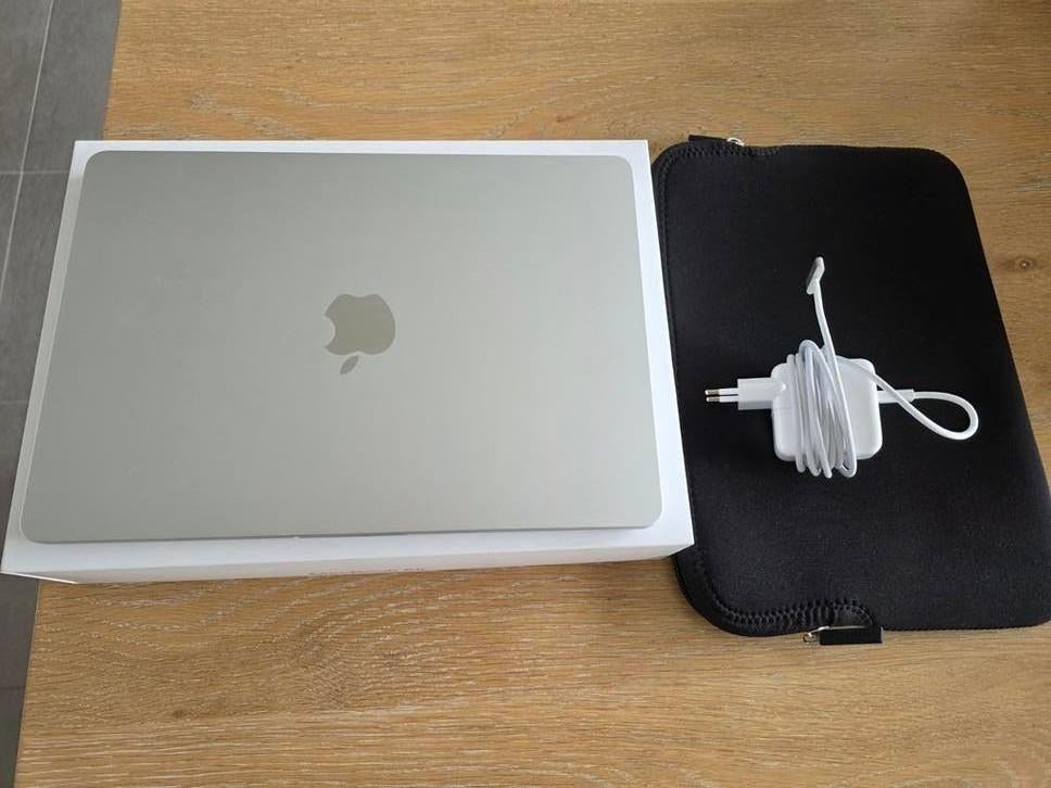 Quasi nieuwe MacBook Air M4, Computers en Software, Tablet-hoezen, Ophalen