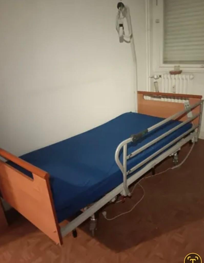 Elektrisch medisch bed + matras, Ophalen of Verzenden, Gebruikt