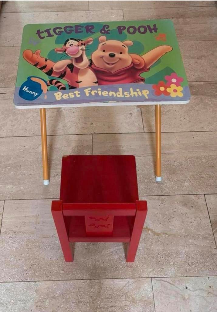 Bureau enfant Tigger Pooh et sa chaise rouge.Très bon état, Enlèvement, Comme neuf, Rouge, Bureau enfant
