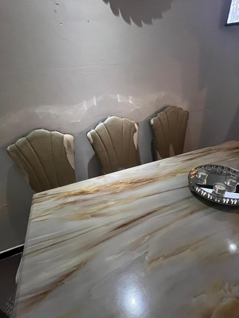 Tafel 6 stoelen gratis, Immo