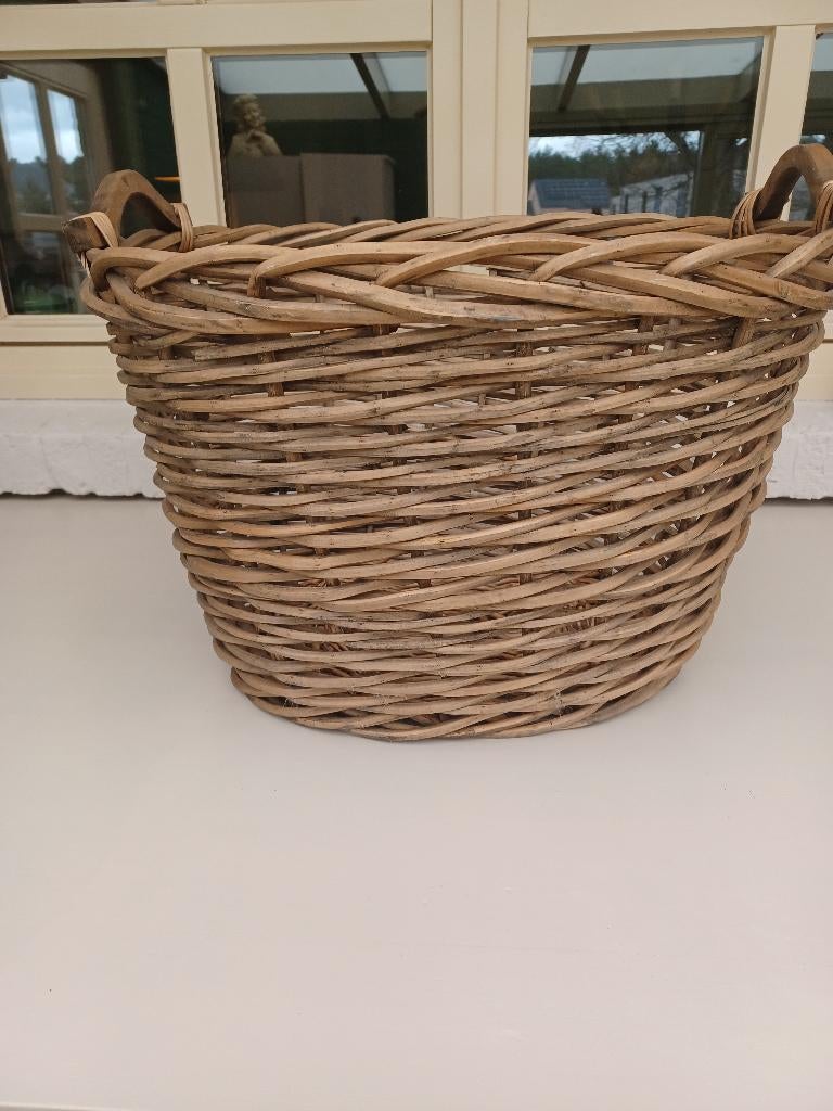 rieten mand, Huis en Inrichting, Woonaccessoires | Schalen en Manden, Ophalen, Ovaal, Riet, Mand