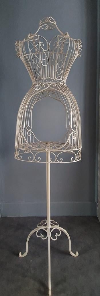 Mannequin buste dame en fer forgé beige, Enlèvement